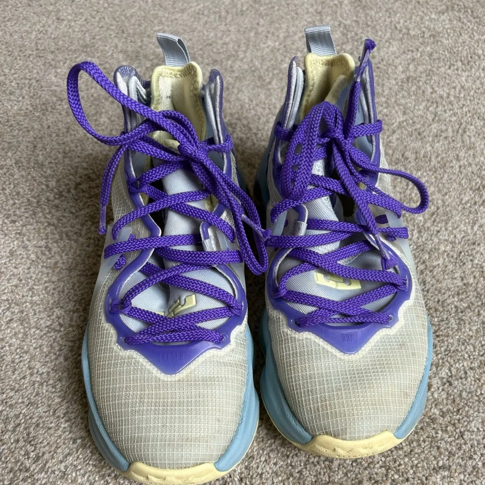 Nike - Unisex 2022‎ LeBron 19 GS 'Easter' High Top Sneaker - Sz 4 Y- Multi Color